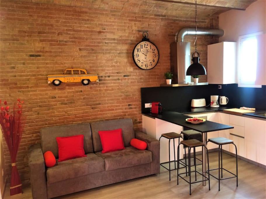 Lovely & Bright Vila Olimpica Beach Apartment Barcelona Bagian luar foto