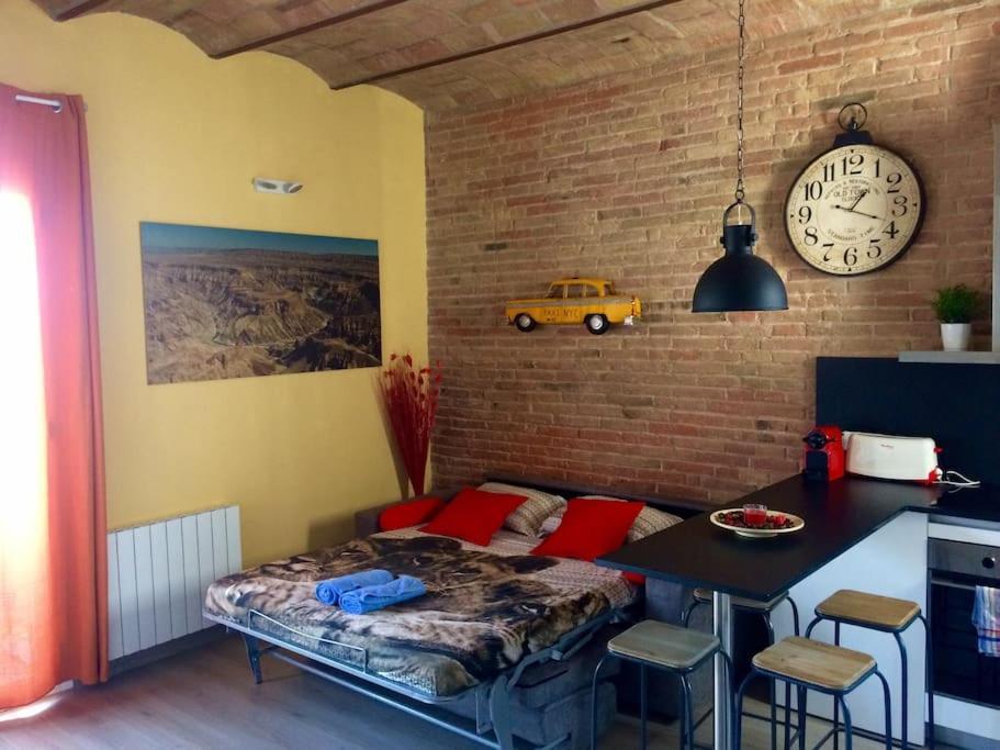 Lovely & Bright Vila Olimpica Beach Apartment Barcelona Bagian luar foto