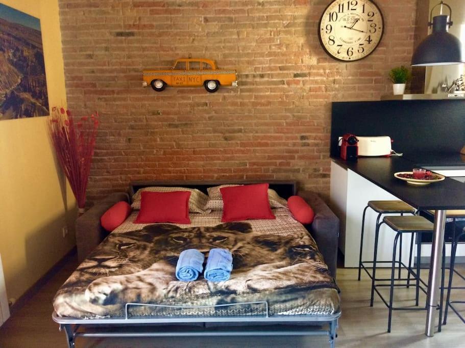 Lovely & Bright Vila Olimpica Beach Apartment Barcelona Bagian luar foto