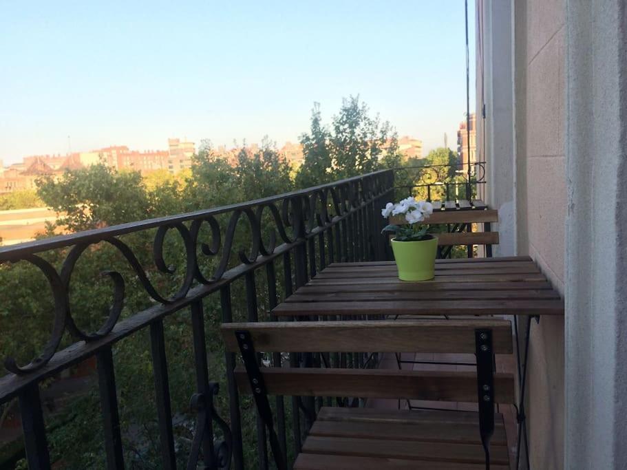 Lovely & Bright Vila Olimpica Beach Apartment Barcelona Bagian luar foto