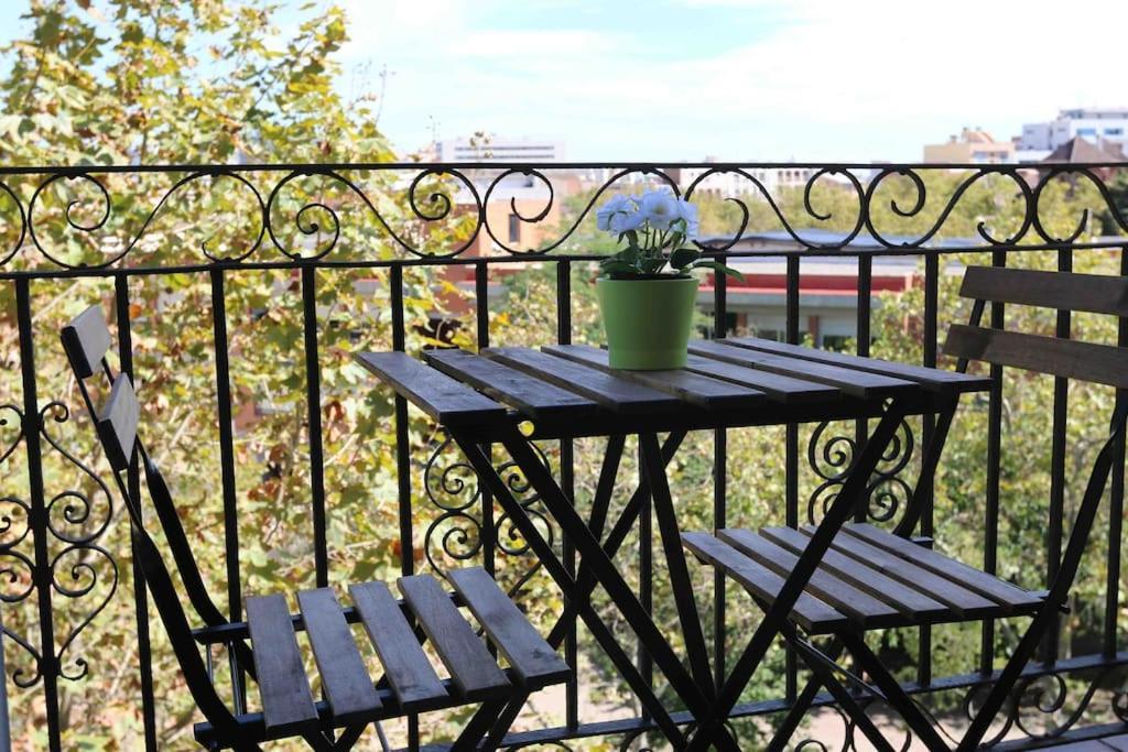 Lovely & Bright Vila Olimpica Beach Apartment Barcelona Bagian luar foto