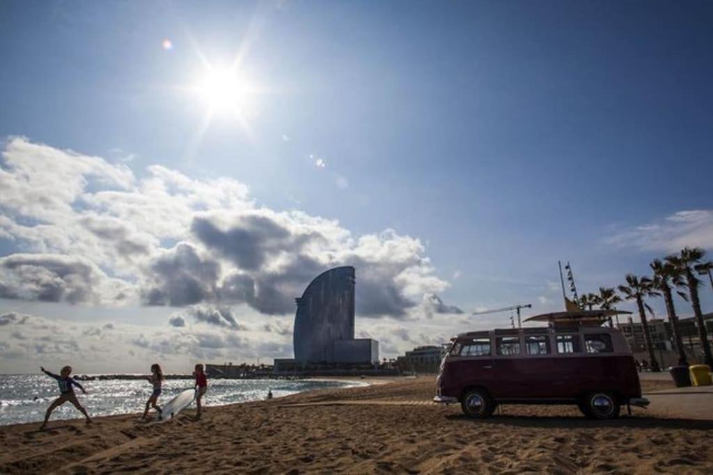 Lovely & Bright Vila Olimpica Beach Apartment Barcelona Bagian luar foto