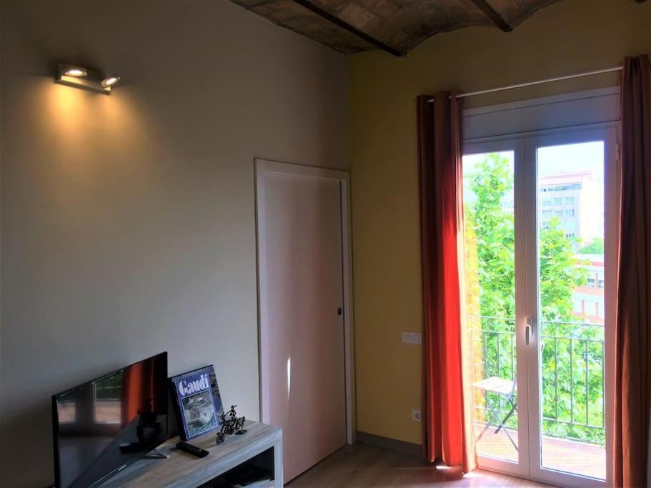 Lovely & Bright Vila Olimpica Beach Apartment Barcelona Bagian luar foto